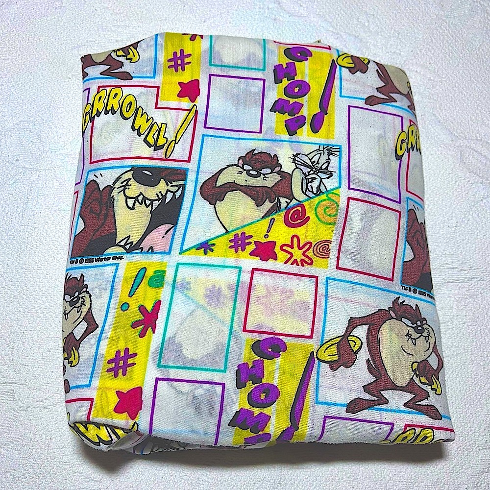 Vintage 1990’s Loony Tunes Taz and Bugs Bunny Fitted Sheet!
